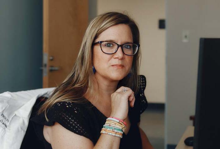 Photo of Katie Fitzgerald Jones in the West Roxbury Veterans Hospital